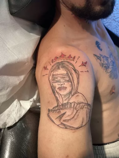Tatouage femme tatoué pour sa maman sur Saugnacq et Muret., Dax, L'Encre du Paradis
