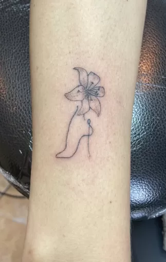 Tatouage « passions » (danse et fleur) improvisé sur Orthez., Dax, L'Encre du Paradis
