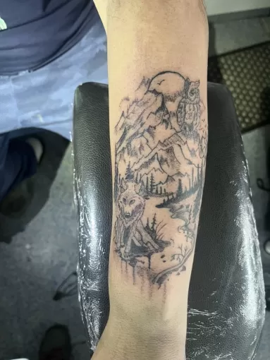 Tatouage paysage montagne tatoué sur Morcenx., Dax, L'Encre du Paradis