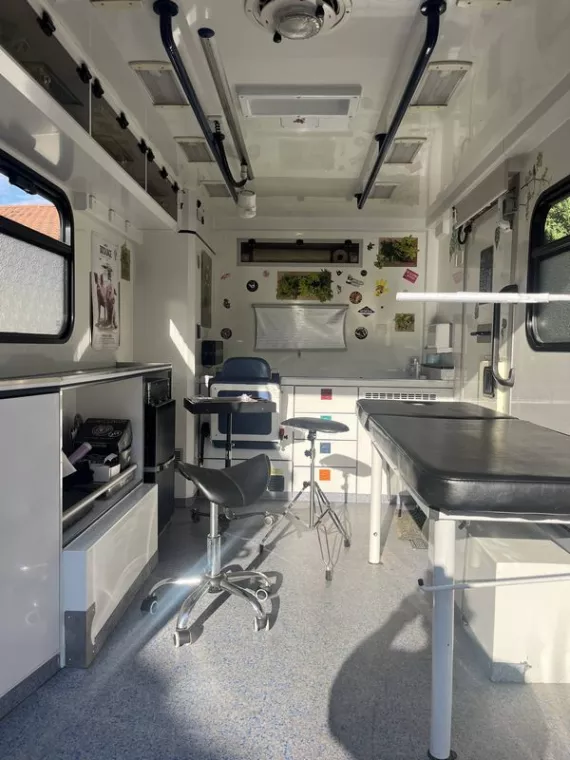 Prestation de tatouage avec tattoo truck à un mariage à Dax, Dax, L'Encre du Paradis